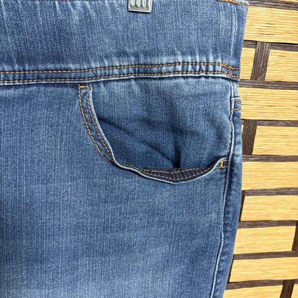 Torrid‎ Slim Boot Jeans Size 2R - Picture 4 of 10